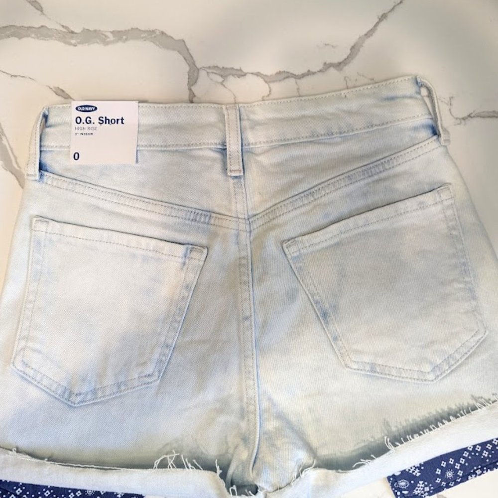 Old Navy High Rise Shorts - Picture 3 of 4